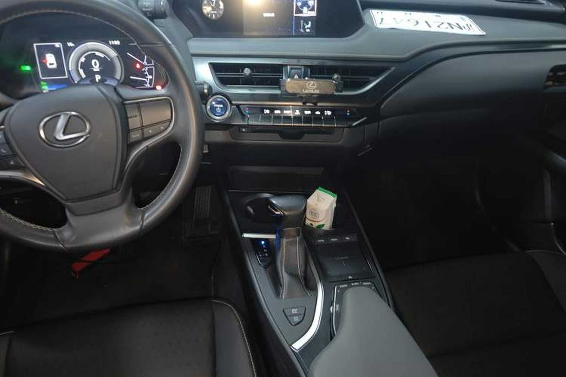 Used Lexus UX 2020 260h Explore-Cool Edition Audio And AC Panel