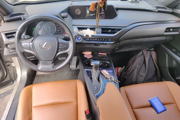 Used Lexus UX 2020 260h Explore & Adventure Edition Center Console