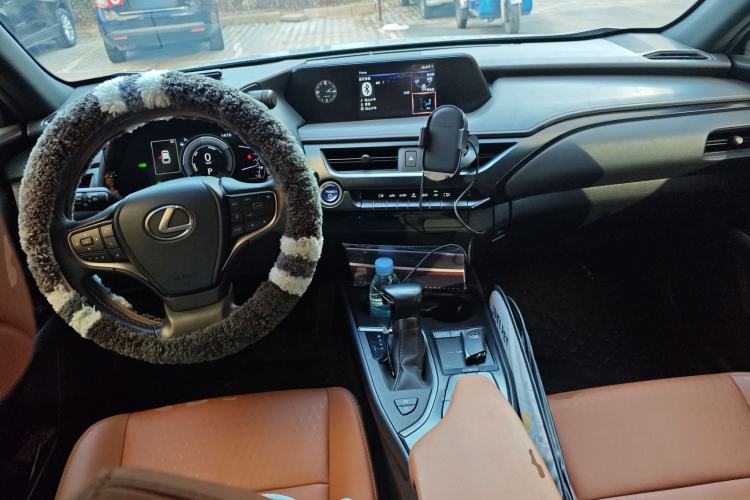 Used Lexus UX 2020 260h Explore & Adventure Edition Center Console
