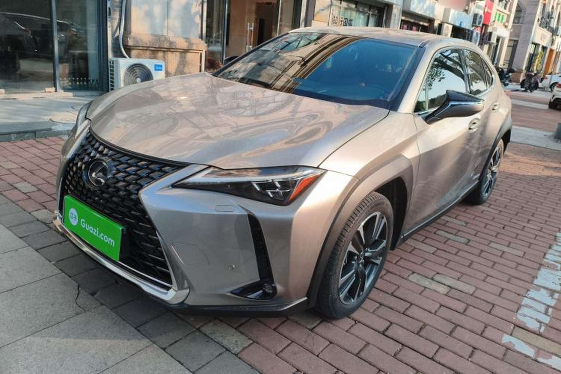 Used Lexus UX 2020 260h Explore & Enjoy Edition Front Left 45 Deg