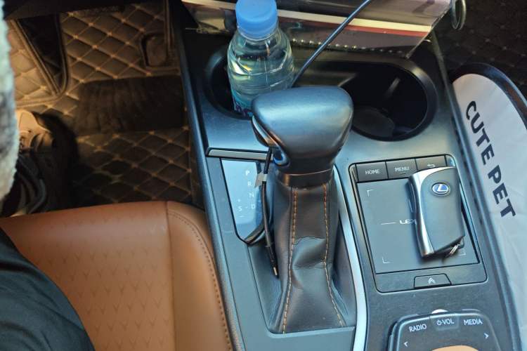 Used Lexus UX 2020 260h Explore & Adventure Edition Gear Lever