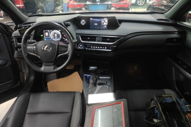 Used Lexus UX 2020 260h Explore-Cool Edition Interior 2