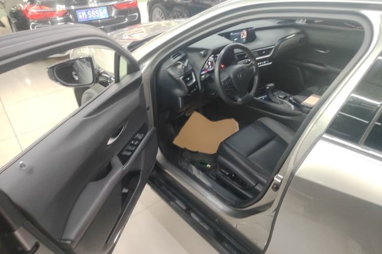 Used Lexus UX 2020 260h Explore-Cool Edition Interior 3