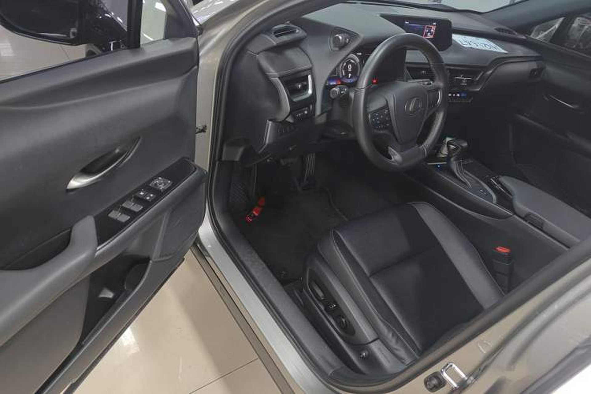 Used Lexus UX 2020 260h Explore-Cool Edition Interior 3