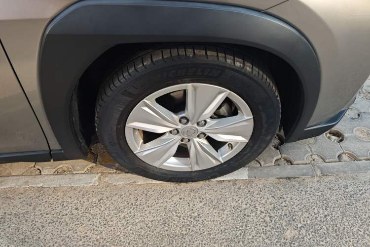 Used Lexus UX 2020 260h Explore & Adventure Edition Right Front Wheel Hub