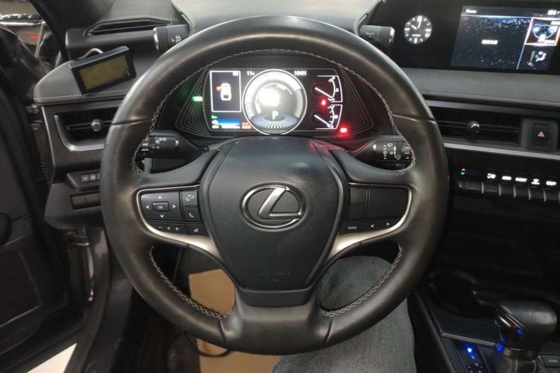 Used Lexus UX 2020 260h Explore-Cool Edition Steering Wheel