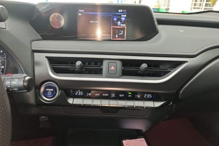 Used Lexus UX 2020 260h Explore-Cool Edition Audio And AC Panel