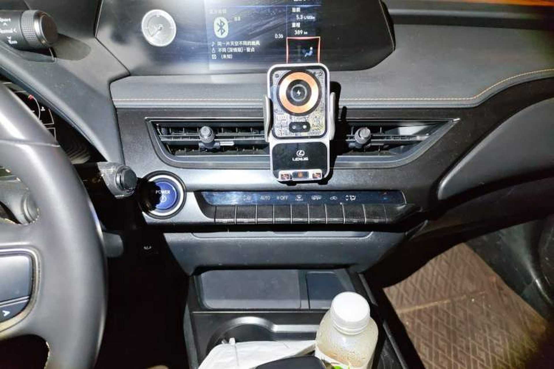 Used Lexus UX 2020 260h Explore-Cool Edition Audio And AC Panel