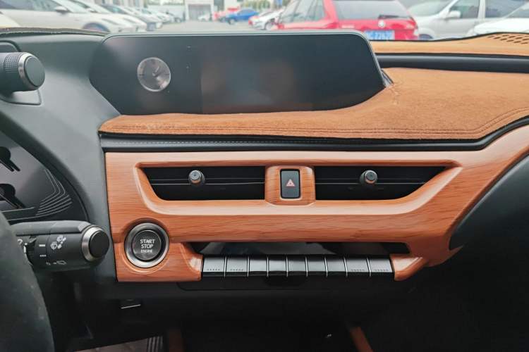 Used Lexus UX 2020 200 Special Edition Audio And AC Panel