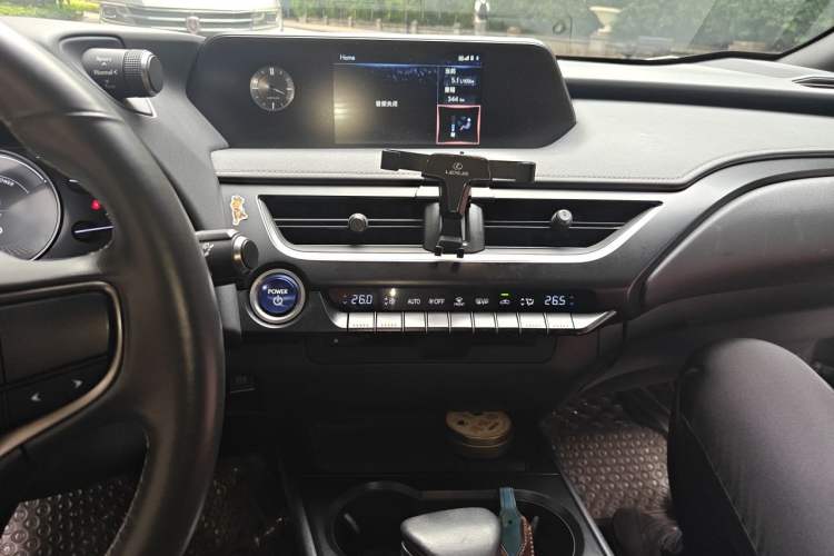Used Lexus UX 2020 260h Explore-Cool Edition Audio And AC Panel