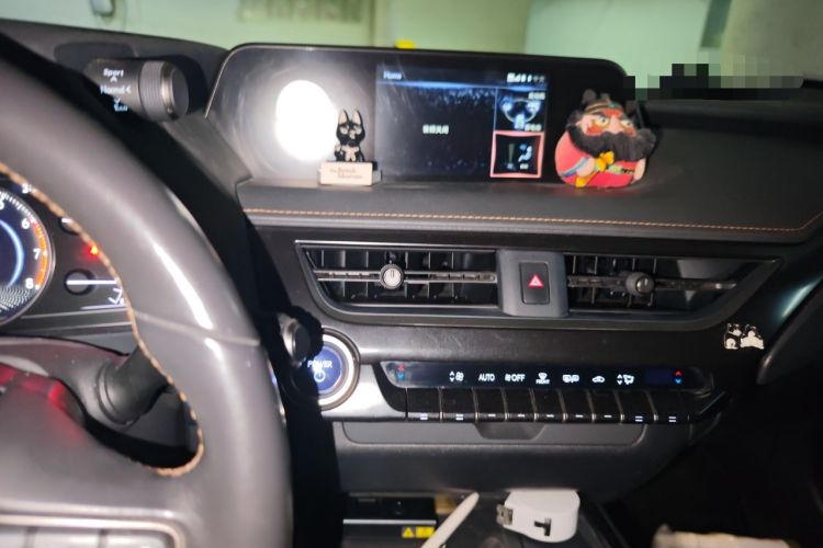 Used Lexus UX 2020 260h Explore & Adventure Edition Audio And AC Panel