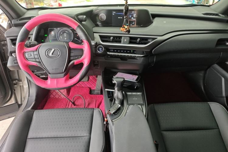 Used Lexus UX 2020 260h Explore-Cool Edition Center Console