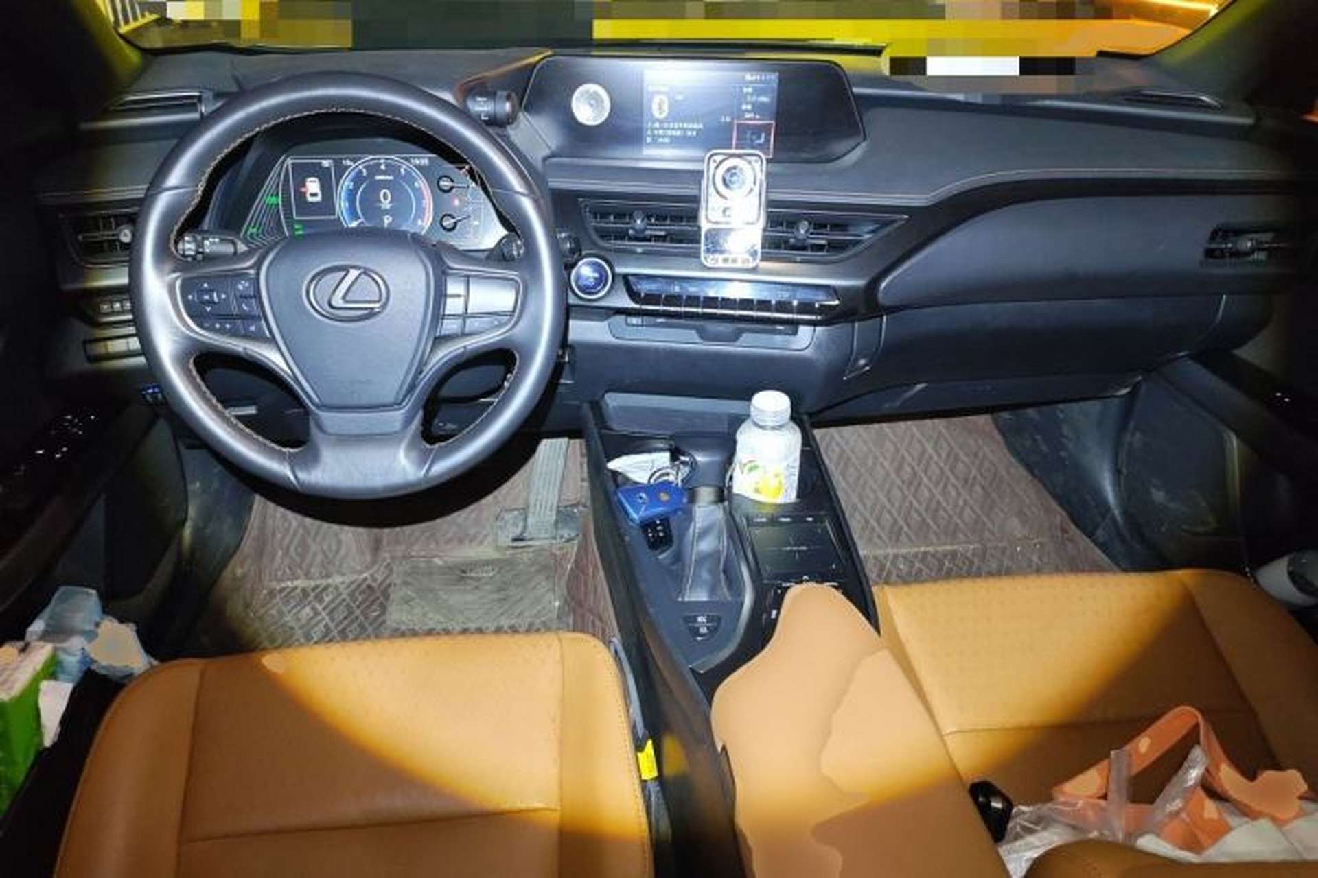 Used Lexus UX 2020 260h Explore-Cool Edition Center Console