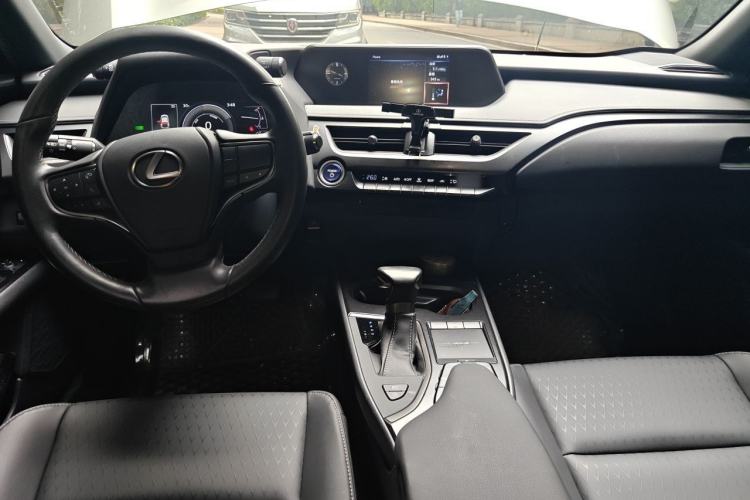 Used Lexus UX 2020 260h Explore-Cool Edition Center Console