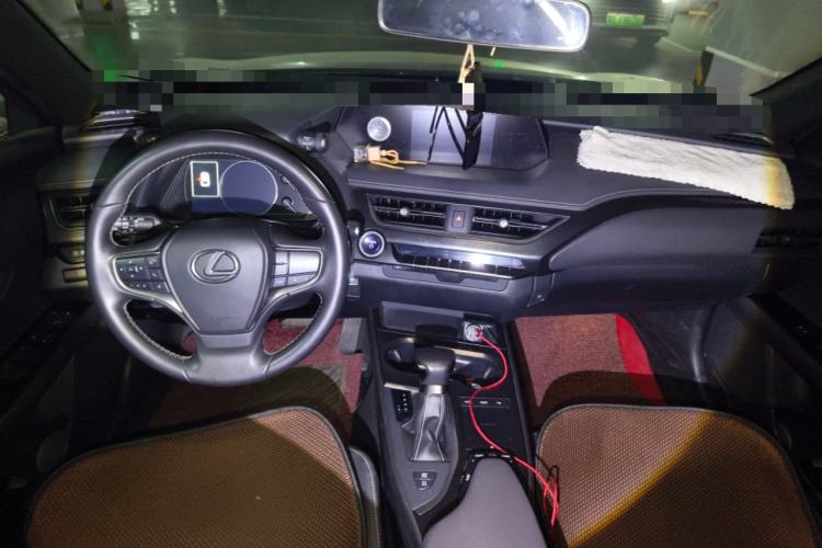 Used Lexus UX 2020 260h Explore-Cool Edition Center Console