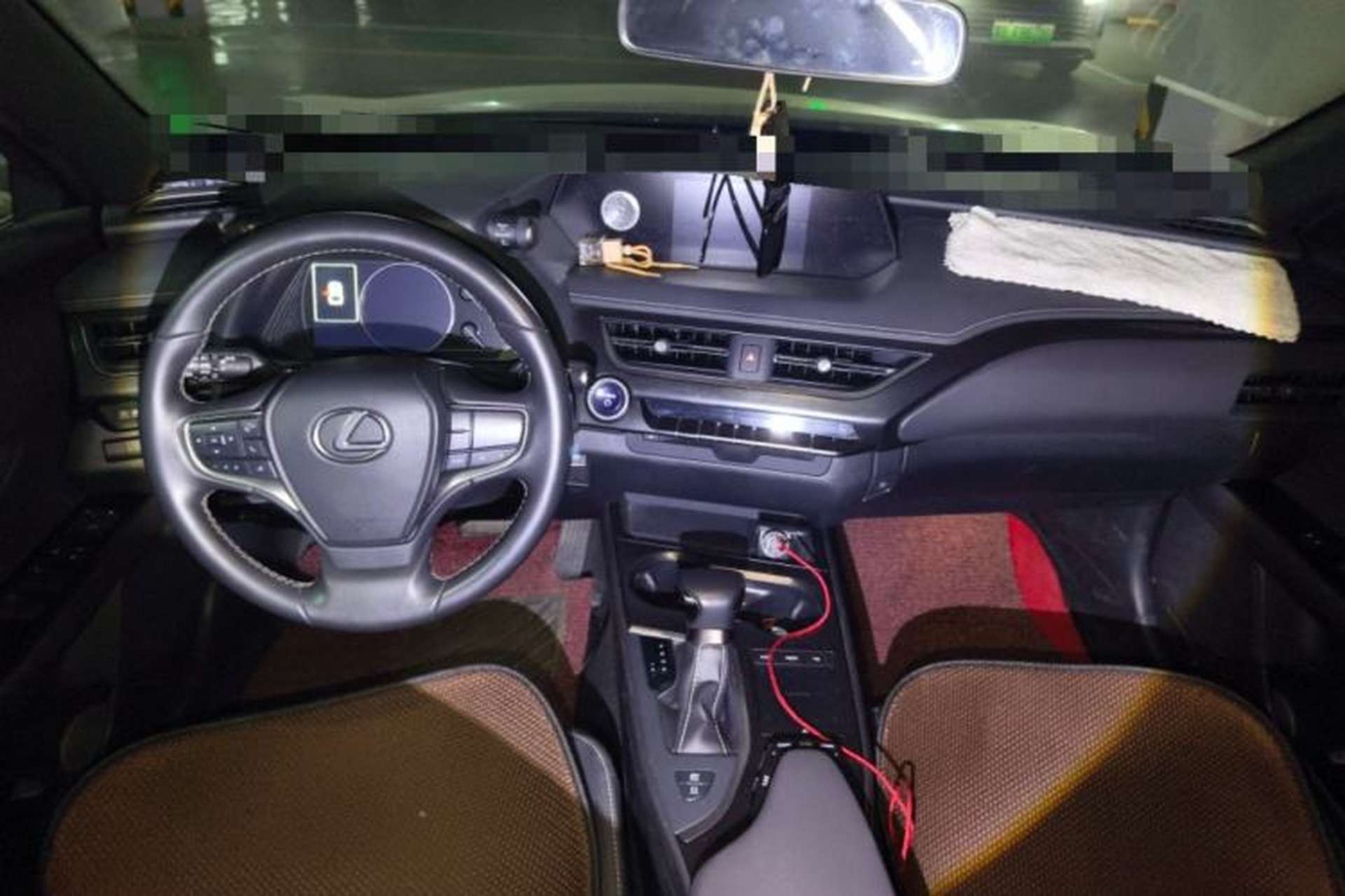 Used Lexus UX 2020 260h Explore-Cool Edition Center Console