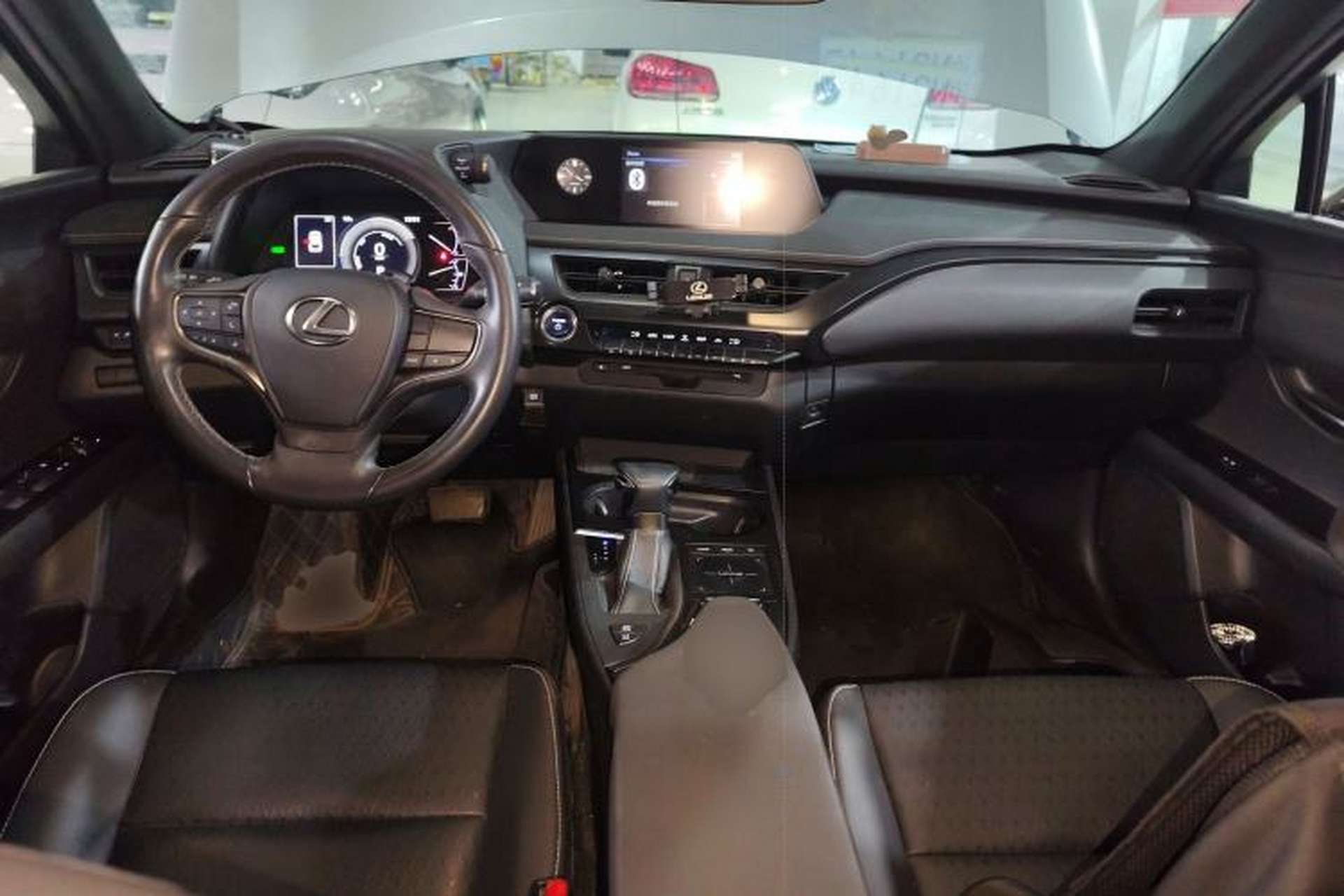 Used Lexus UX 2020 260h Explore-Cool Edition Center Console