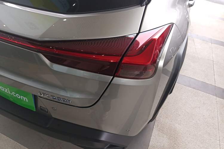 Used Lexus UX 2020 260h Explore & Adventure Edition Exterior 3