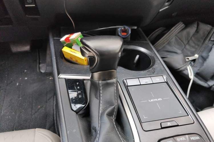 Used Lexus UX 2020 260h Explore & Adventure Edition Gear Lever
