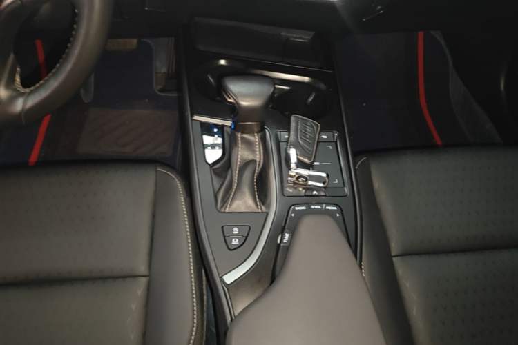 Used Lexus UX 2020 200 Special Edition Gear Lever