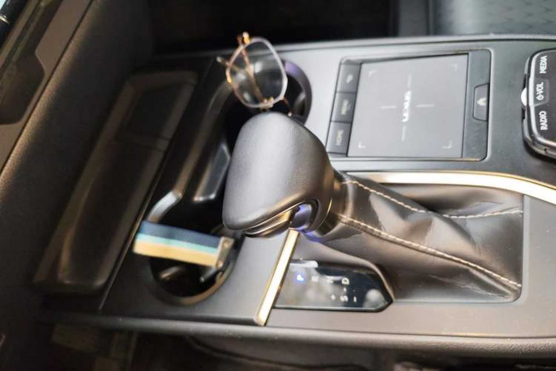 Used Lexus UX 2020 260h Explore-Cool Edition Gear Lever