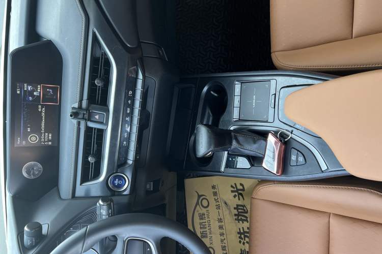 Used Lexus UX 2020 260h Explore-Cool Edition Interior 2