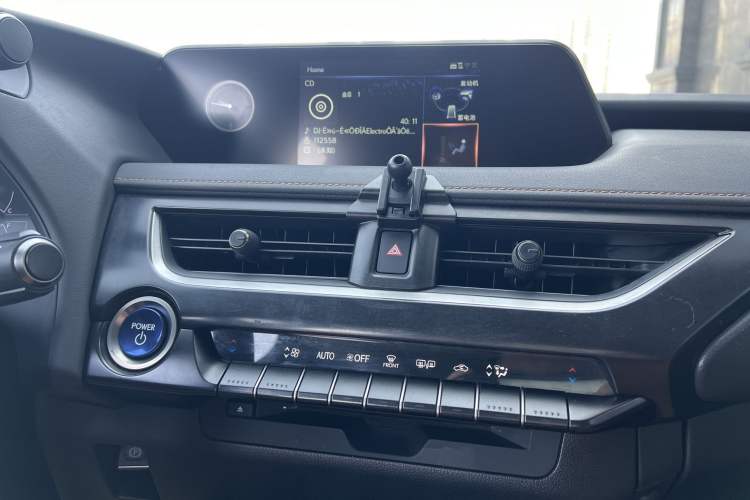 Used Lexus UX 2020 260h Explore-Cool Edition Interior 6
