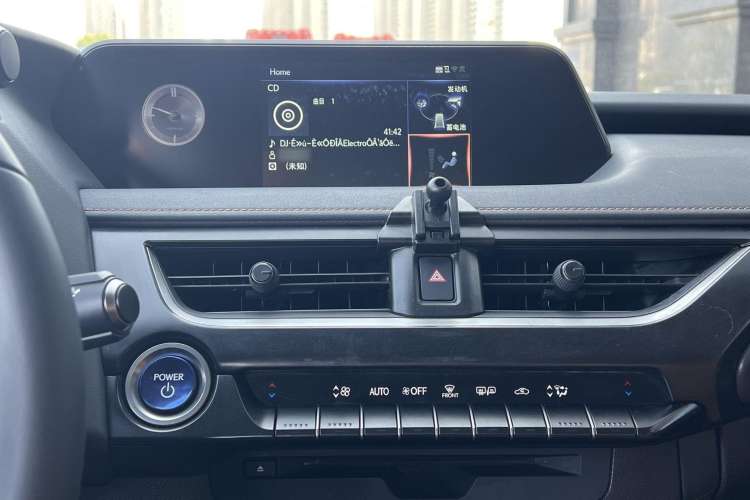 Used Lexus UX 2020 260h Explore-Cool Edition Interior 7