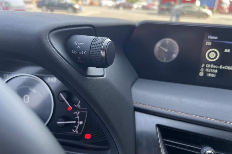 Used Lexus UX 2020 260h Explore-Cool Edition Interior 8