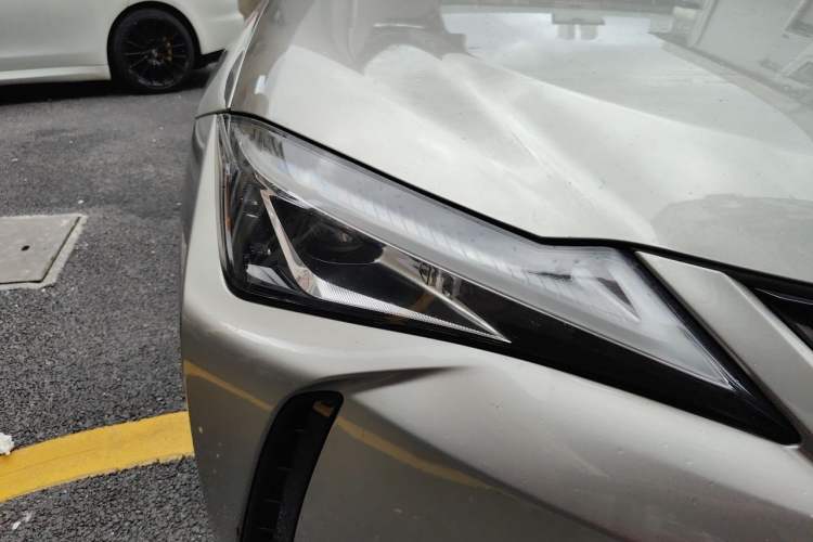 Used Lexus UX 2020 260h Explore & Adventure Edition Right Front Headlight