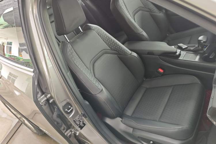 Used Lexus UX 2020 260h Explore-Cool Edition Right Front Seat