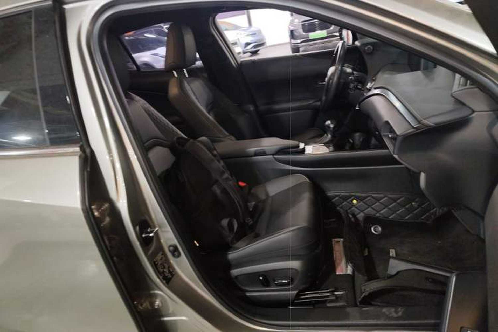 Used Lexus UX 2020 260h Explore-Cool Edition Right Front Seat