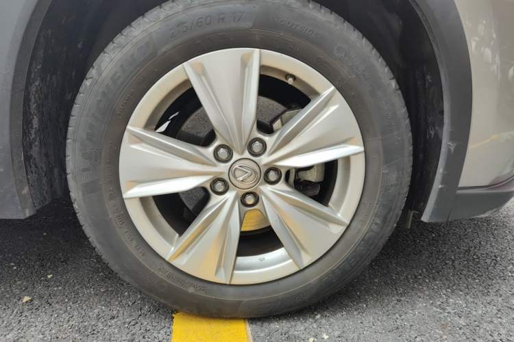 Used Lexus UX 2020 260h Explore & Adventure Edition Right Front Wheel Hub