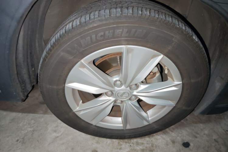 Used Lexus UX 2020 260h Explore & Adventure Edition Right Front Wheel Hub