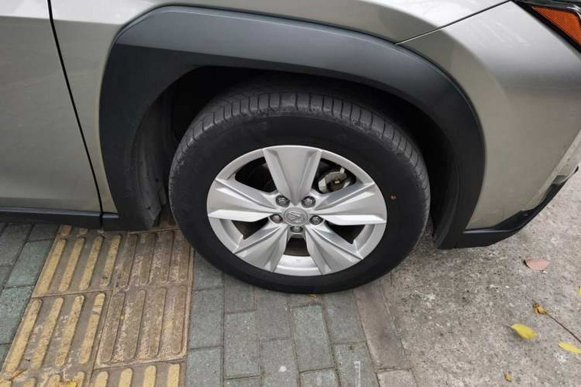 Used Lexus UX 2020 260h Explore-Cool Edition Right Front Wheel Hub