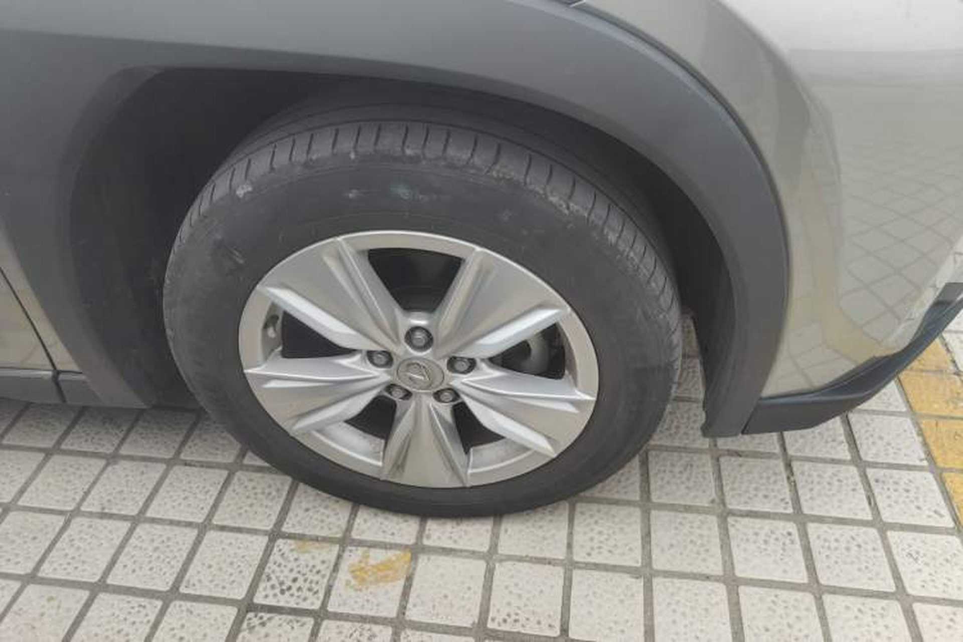Used Lexus UX 2020 200 Special Edition Right Front Wheel Hub