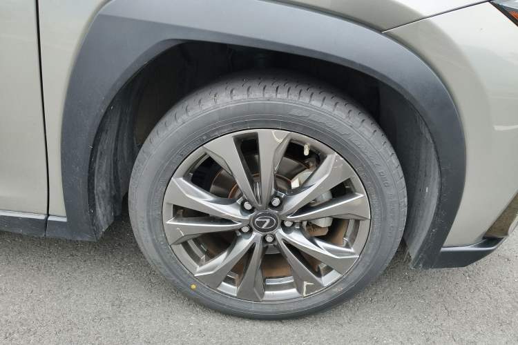 Used Lexus UX 2020 Revised Version 200 F SPORT Edition Right Front Wheel Hub