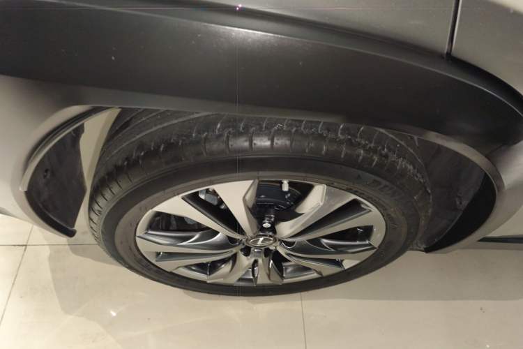 Used Lexus UX 2020 260h F SPORT Version Right Rear Wheel Hub