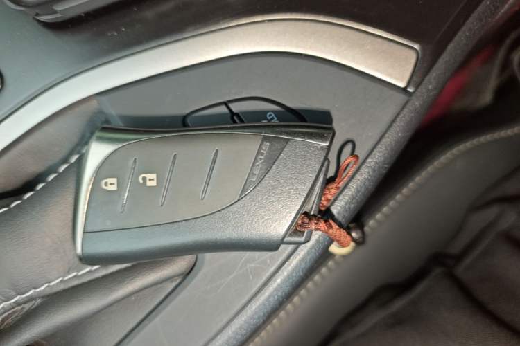 Used Lexus UX 2020 260h Explore-Cool Edition Vehicle Key
