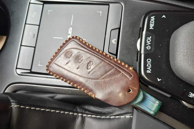 Used Lexus UX 2020 260h Explore-Cool Edition Vehicle Key