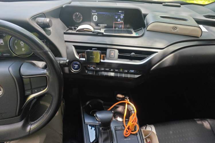 Used Lexus UX 2020 260h Explore-Cool Edition Audio And AC Panel