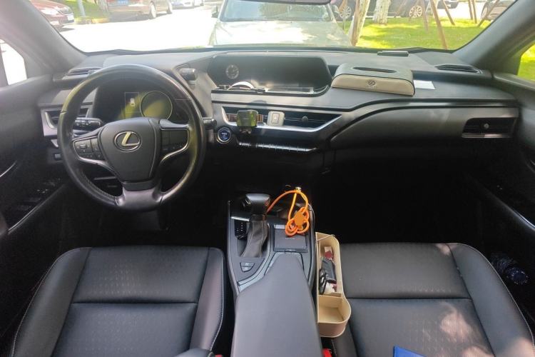 Used Lexus UX 2020 260h Explore-Cool Edition Center Console