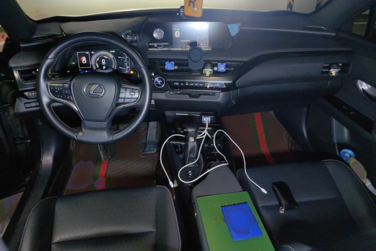 Used Lexus UX 2020 260h Explore & Adventure Edition Center Console