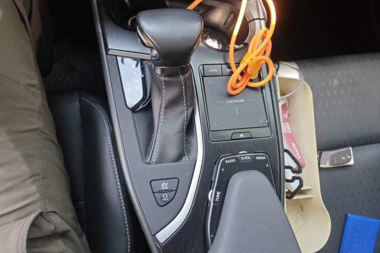 Used Lexus UX 2020 260h Explore-Cool Edition Gear Lever