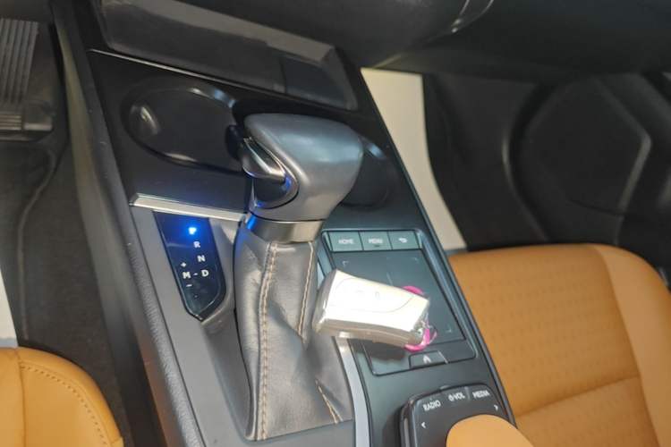 Used Lexus UX 2020 200 Special Edition Gear Lever