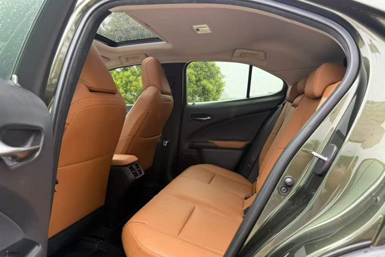 Used Lexus UX 2020 260h Explore & Adventure Edition Interior 3
