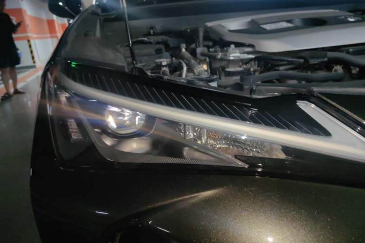Used Lexus UX 2020 260h Explore & Adventure Edition Right Front Headlight