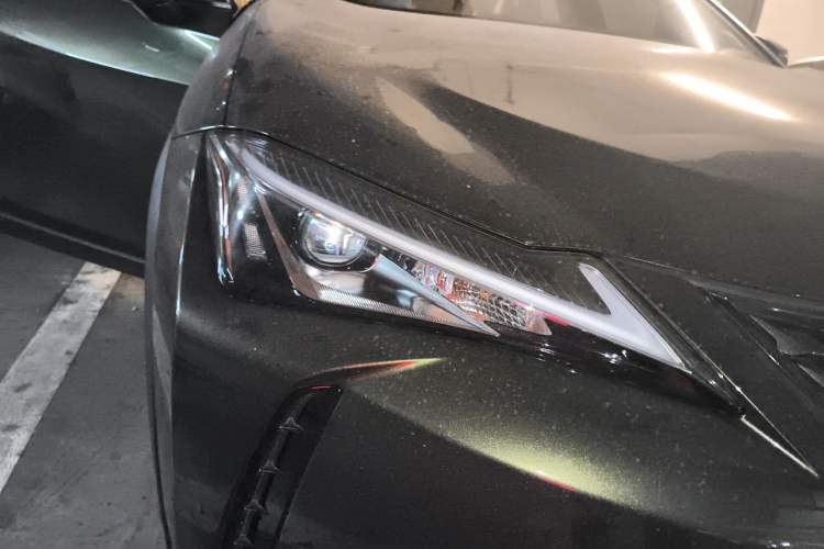 Used Lexus UX 2020 260h Explore & Adventure Edition Right Front Headlight