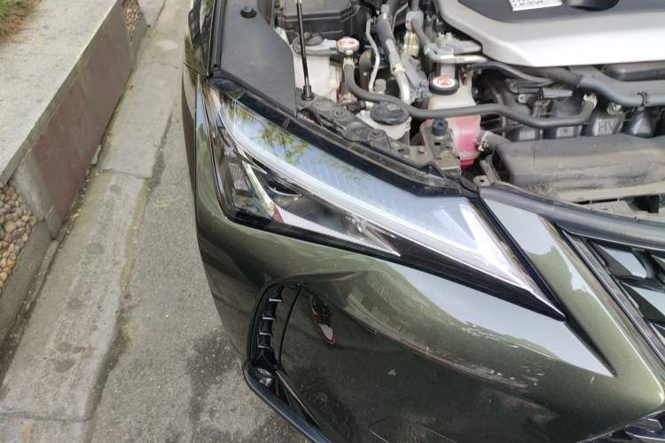 Used Lexus UX 2020 260h Explore & Adventure Edition Right Front Headlight