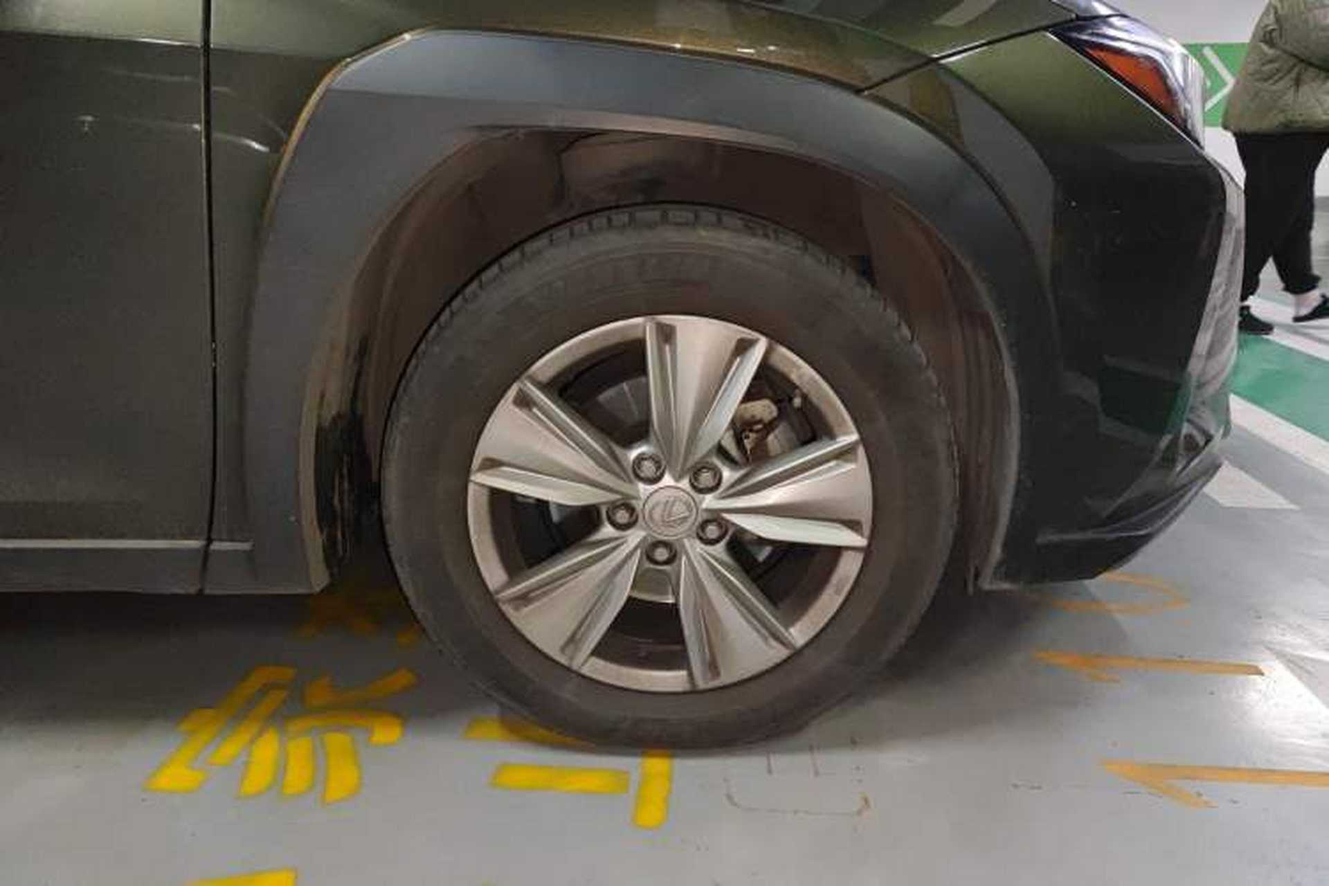 Used Lexus UX 2020 200 Special Edition Right Front Wheel Hub